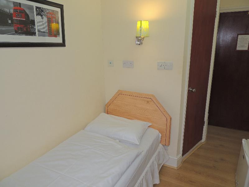 Dolphin - The 3* Londra