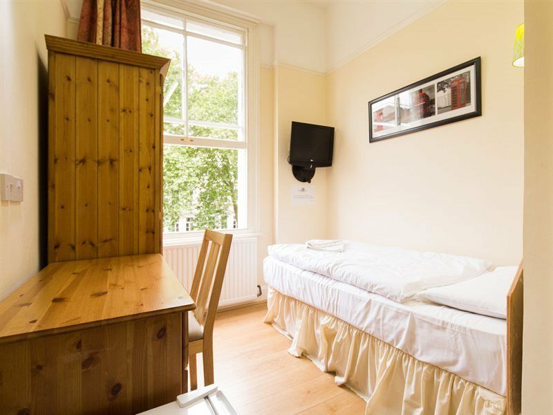 Dolphin - The 3* Londra